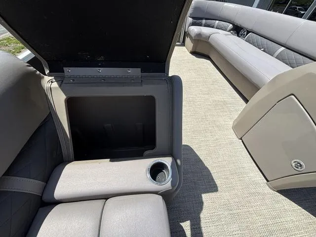 Slide: The Image of Bennington 22 SLX - Premium (22SLXP) 2018 - 25