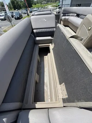 Slide: The Image of Bennington 22 SLX - Premium (22SLXP) 2018 - 26