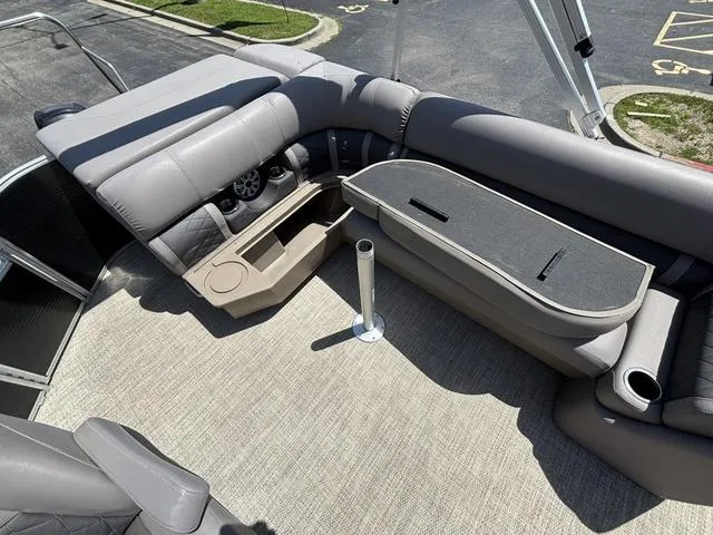 Slide: The Image of Bennington 22 SLX - Premium (22SLXP) 2018 - 27