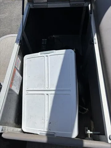 Slide: The Image of Bennington 22 SLX - Premium (22SLXP) 2018 - 30