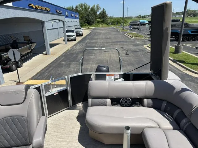 Slide: The Image of Bennington 22 SLX - Premium (22SLXP) 2018 - 31