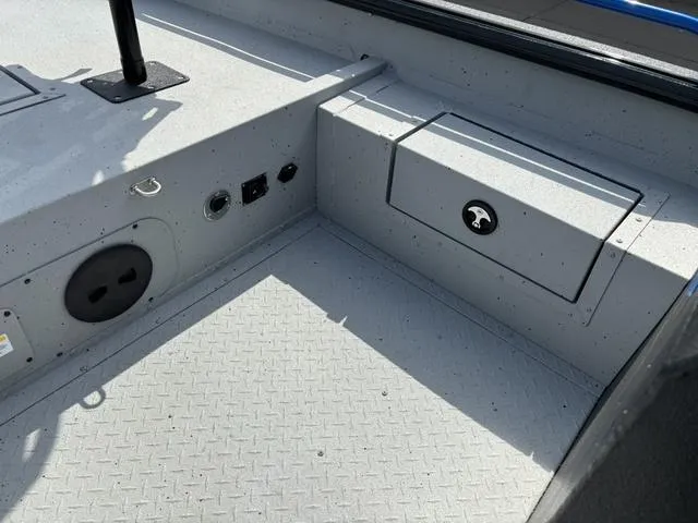 Slide: The Image of SeaArk Procat 240 / Suzuki DF250TXSS 2026 - 15