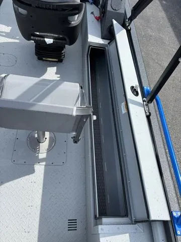 Slide: The Image of SeaArk Procat 240 / Suzuki DF250TXSS 2026 - 24