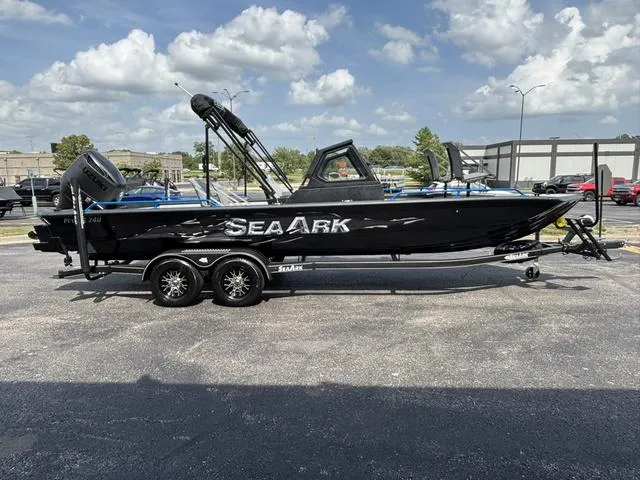 Slide: The Image of SeaArk Procat 240 / Suzuki DF250TXSS 2026 - 5
