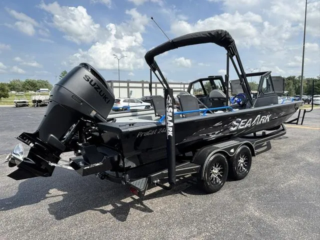 Slide: The Image of SeaArk Procat 240 / Suzuki DF250TXSS 2026 - 6