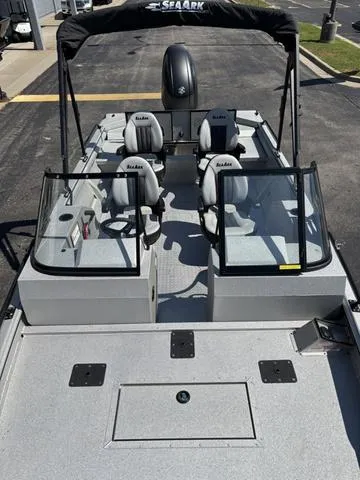 Slide: The Image of SeaArk Protege 200 / DF200ATXSS 2026 - 10