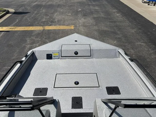 Slide: The Image of SeaArk Protege 200 / DF200ATXSS 2026 - 11