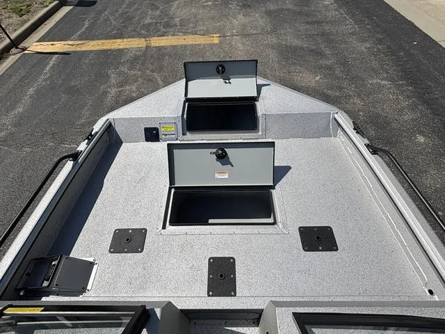 Slide: The Image of SeaArk Protege 200 / DF200ATXSS 2026 - 15