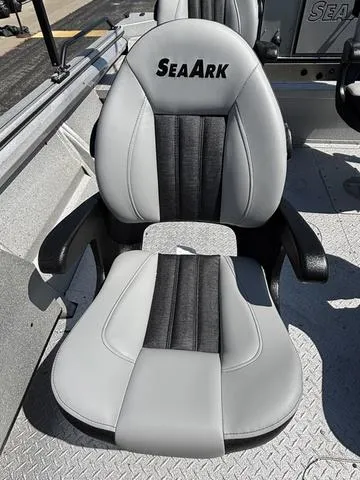 Slide: The Image of SeaArk Protege 200 / DF200ATXSS 2026 - 17