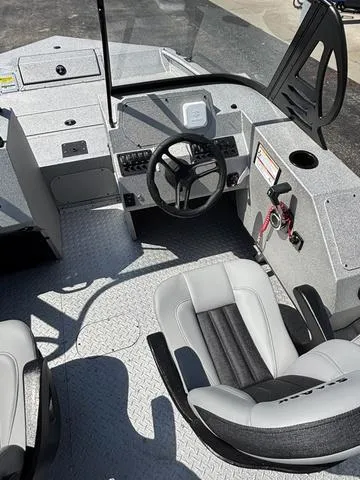 Slide: The Image of SeaArk Protege 200 / DF200ATXSS 2026 - 24