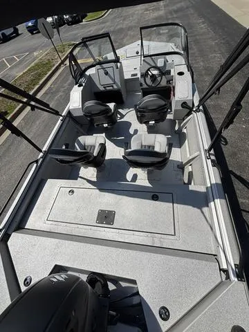 Slide: The Image of SeaArk Protege 200 / DF200ATXSS 2026 - 29