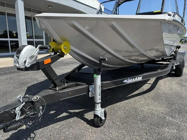 Slide: The Image of SeaArk Protege 200 / DF200ATXSS 2026 - 33