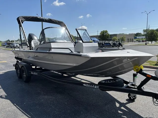 Slide: The Image of SeaArk Protege 200 / DF200ATXSS 2026 - 4