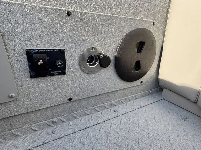 Slide: The Image of SeaArk Easy Cat / DF300APXSS 2026 - 13