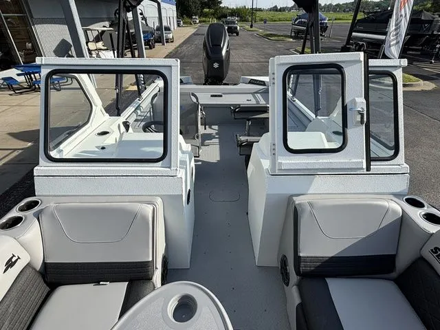 Slide: The Image of SeaArk Easy Cat / DF300APXSS 2026 - 19