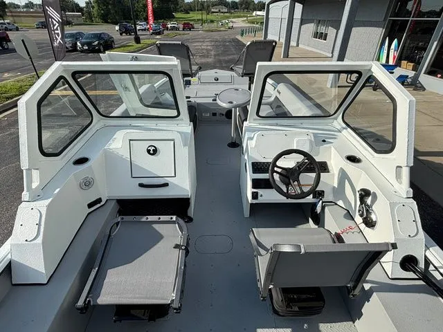 Slide: The Image of SeaArk Easy Cat / DF300APXSS 2026 - 21