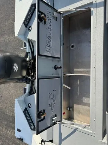 Slide: The Image of SeaArk Easy Cat / DF300APXSS 2026 - 27