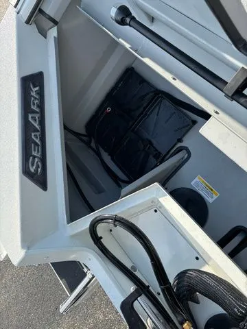 Slide: The Image of SeaArk Easy Cat / DF300APXSS 2026 - 30