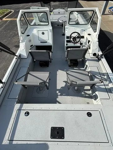 Slide: The Image of SeaArk Easy Cat / DF300APXSS 2026 - 31