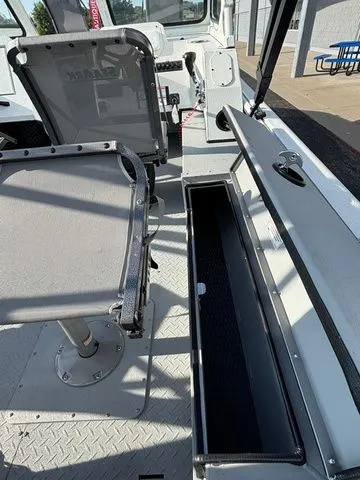 Slide: The Image of SeaArk Easy Cat / DF300APXSS 2026 - 32