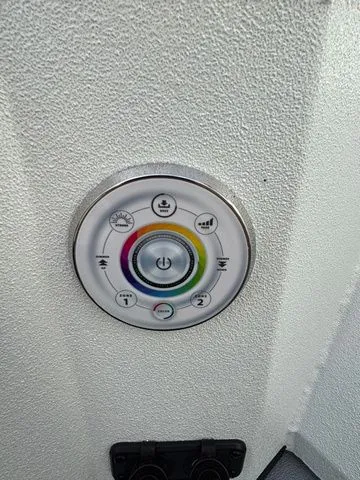 Slide: The Image of SeaArk Easy Cat / DF300APXSS 2026 - 34