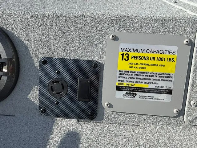 Slide: The Image of SeaArk Easy Cat / DF300APXSS 2026 - 36