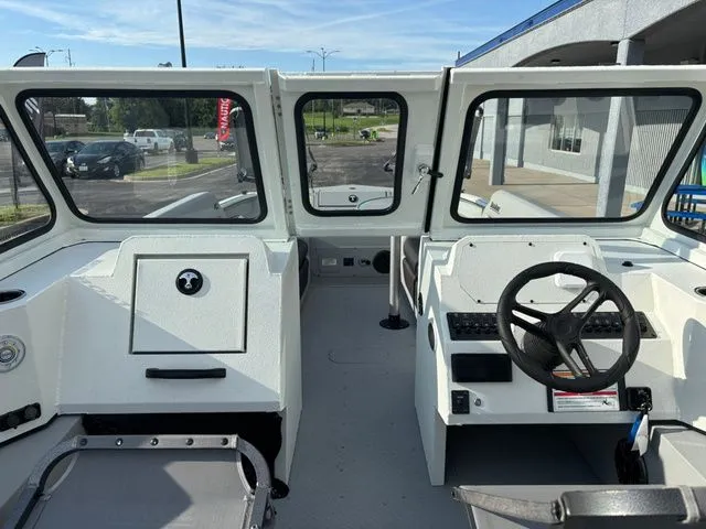 Slide: The Image of SeaArk Easy Cat / DF300APXSS 2026 - 37