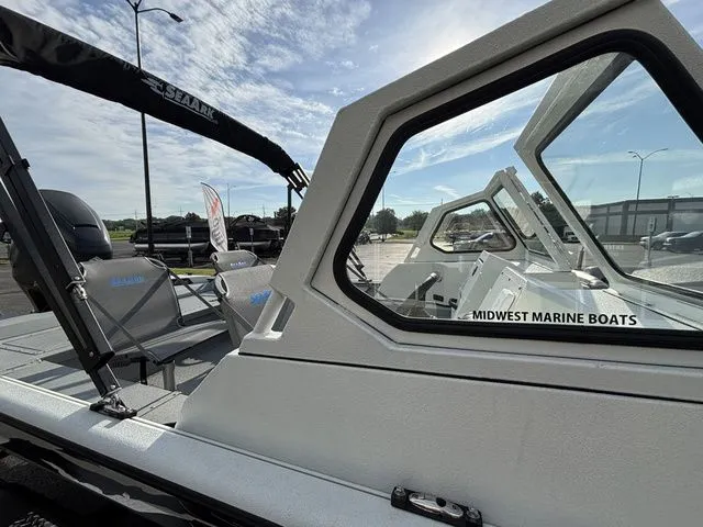 Slide: The Image of SeaArk Easy Cat / DF300APXSS 2026 - 38