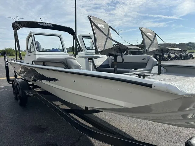 Slide: The Image of SeaArk Easy Cat / DF300APXSS 2026 - 39