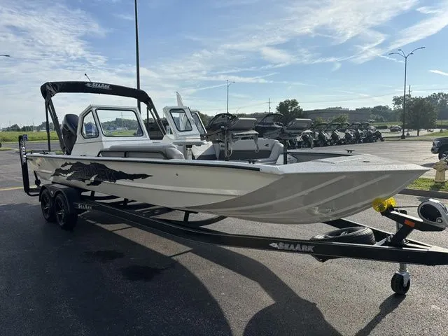 Slide: The Image of SeaArk Easy Cat / DF300APXSS 2026 - 4