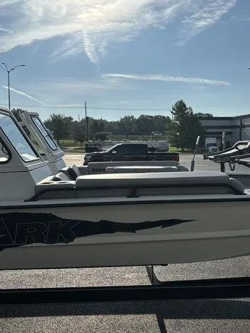 Slide: The Image of SeaArk Easy Cat / DF300APXSS 2026 - 5