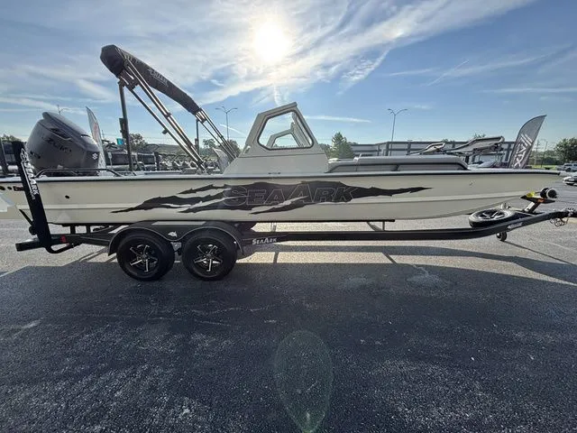 Slide: The Image of SeaArk Easy Cat / DF300APXSS 2026 - 6