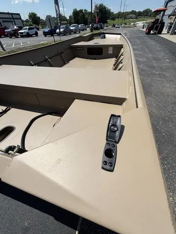 Slide: The Image of SeaArk 1652 Special 2026 - 10