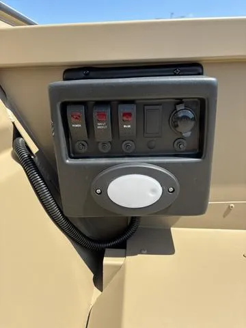 Slide: The Image of SeaArk 1652 Special 2026 - 12