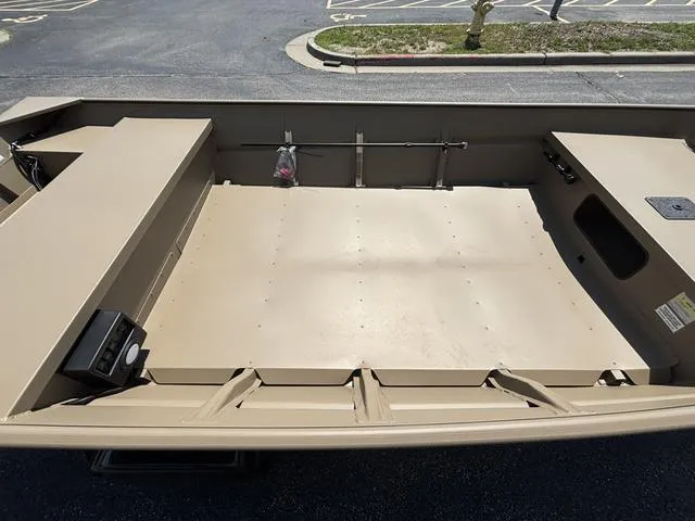 Slide: The Image of SeaArk 1652 Special 2026 - 13