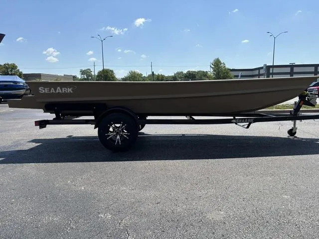 Slide: The Image of SeaArk 1652 Special 2026 - 4