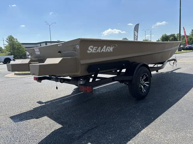 Slide: The Image of SeaArk 1652 Special 2026 - 5