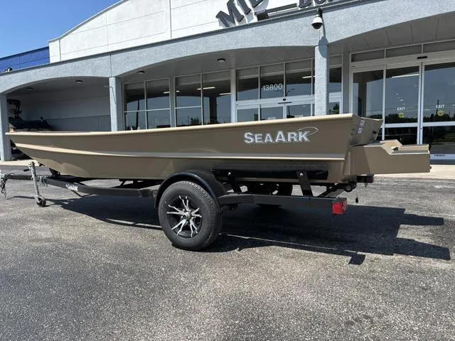 Slide: The Image of SeaArk 1652 Special 2026 - 8