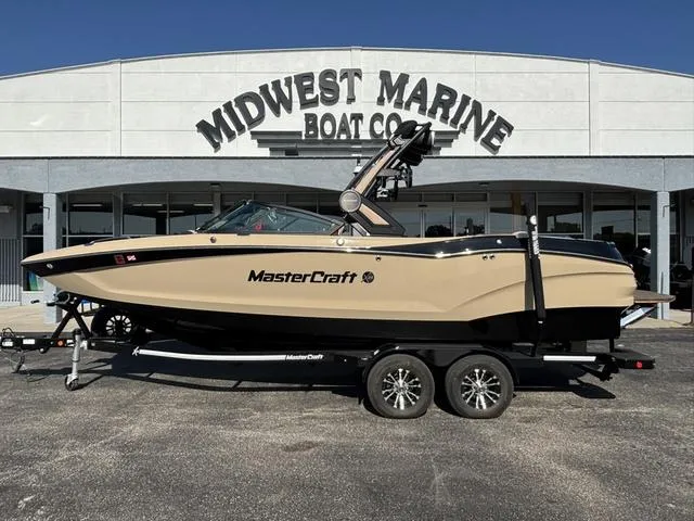 Slide: The Image of MasterCraft X24 / Ilmor 6.2L 2022 - 1