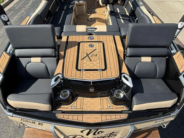 Slide: The Image of MasterCraft X24 / Ilmor 6.2L 2022 - 10