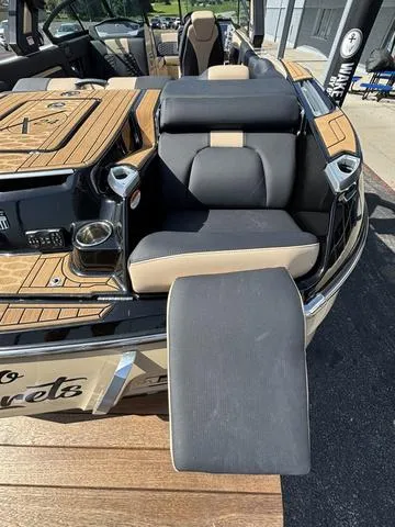 Slide: The Image of MasterCraft X24 / Ilmor 6.2L 2022 - 13