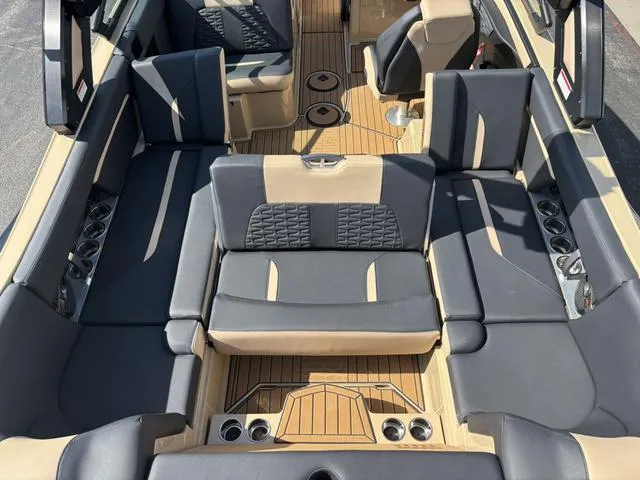 Slide: The Image of MasterCraft X24 / Ilmor 6.2L 2022 - 14