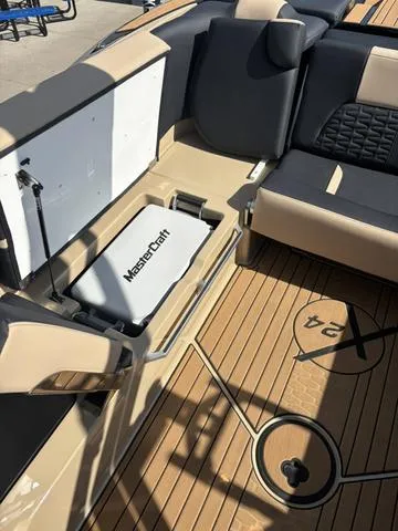 Slide: The Image of MasterCraft X24 / Ilmor 6.2L 2022 - 15