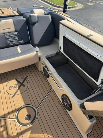 Slide: The Image of MasterCraft X24 / Ilmor 6.2L 2022 - 16