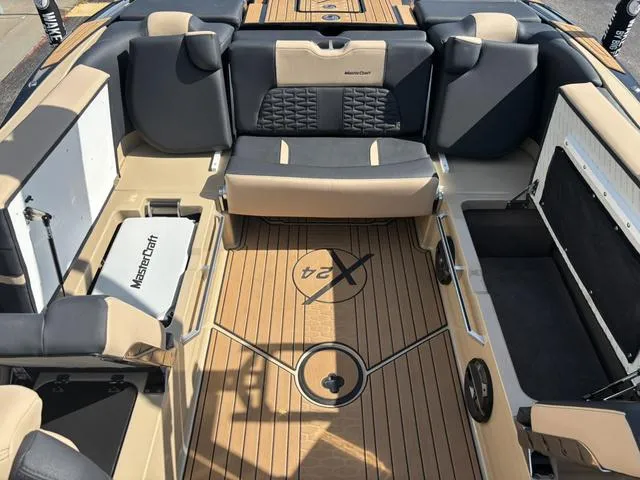 Slide: The Image of MasterCraft X24 / Ilmor 6.2L 2022 - 17