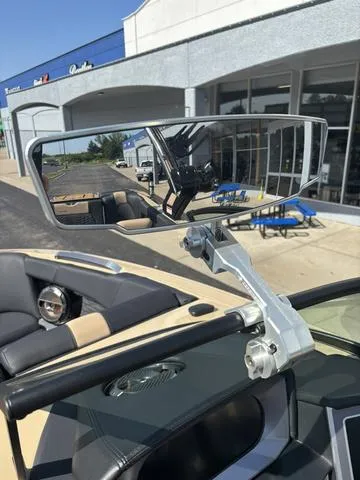 Slide: The Image of MasterCraft X24 / Ilmor 6.2L 2022 - 19