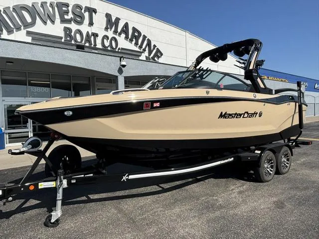 Slide: The Image of MasterCraft X24 / Ilmor 6.2L 2022 - 3