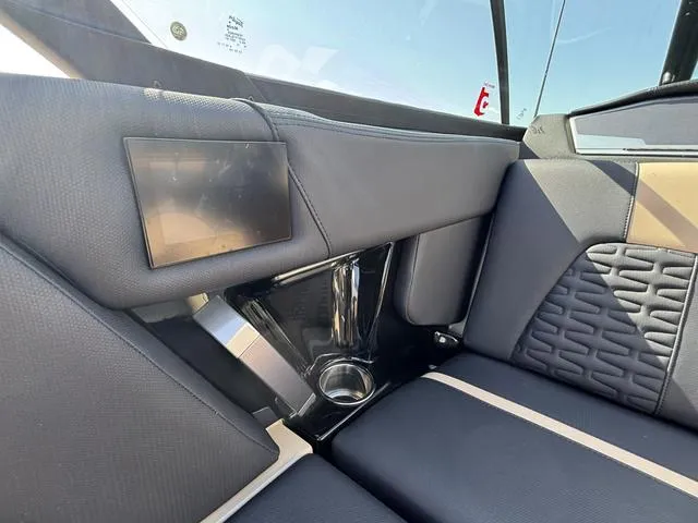 Slide: The Image of MasterCraft X24 / Ilmor 6.2L 2022 - 31