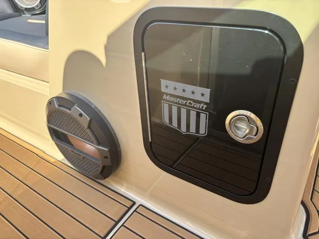 Slide: The Image of MasterCraft X24 / Ilmor 6.2L 2022 - 34