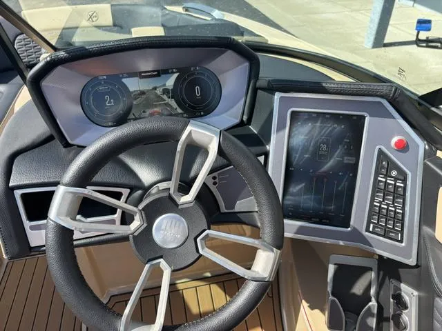 Slide: The Image of MasterCraft X24 / Ilmor 6.2L 2022 - 38